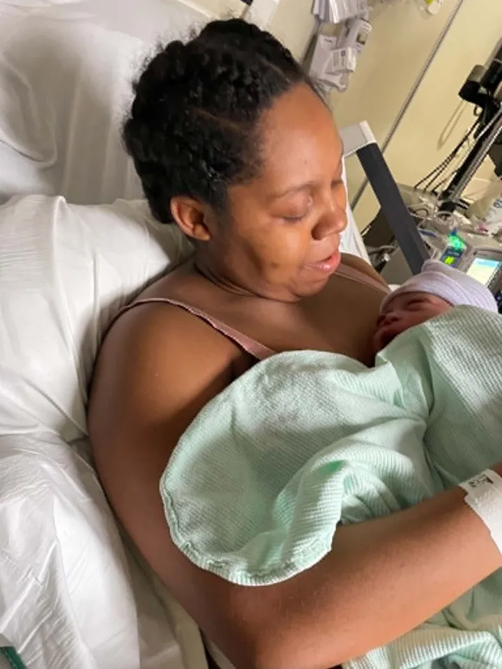 A family meeting their newborn together